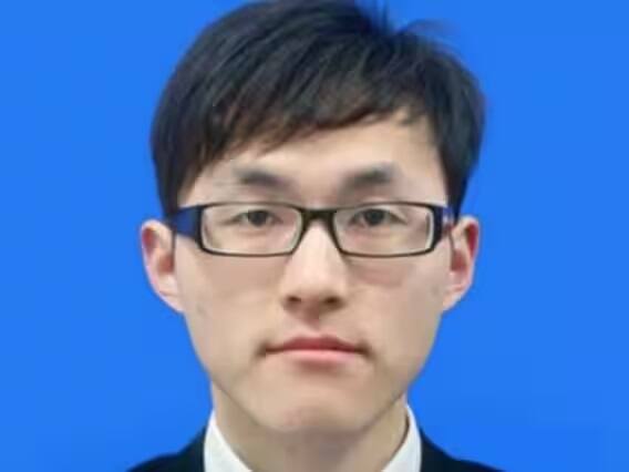 ફૉર્બ્સના રિપોર્ટ અનુસાર ચીનના વાંગ ઝેલોંગ પણ વિશ્વના સૌથી યુવા અબજપતિઓના લિસ્ટમાં સામેલ છે. તે 25 વર્ષનો છે અને તેની કુલ સંપત્તિ 1.5 બિલિયન ડૉલર છે. આવકનો સ્ત્રોત રંગદ્રવ્ય ઉત્પાદન છે.