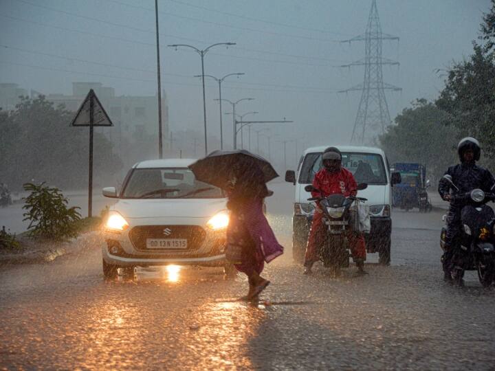 Dehli weather today update 25 june Delhi NCR rain for next 5 days, IMD  issues Orange alert Delhi Rain Today: रिमझिम बारिश से कूल हुआ दिल्ली NCR, गर्मी से राहत तो जलभराव से जाम के हालात, IMD का ऑरेंज अलर्ट 