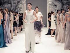 कभी सोचा है रैम्प वॉक करते समय मॉडल मुस्कुराते क्यों नहीं?