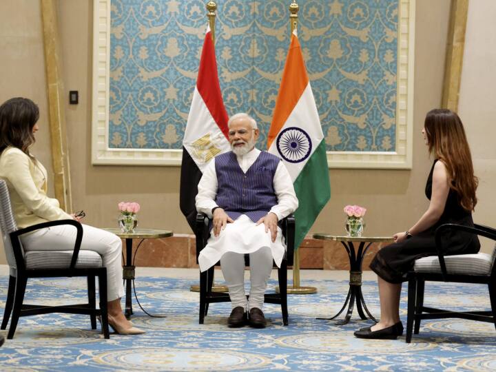 प्रधानमंत्री नरेंद्र मोदी ने शनिवार (24 जून) को काहिरा में प्रमुख योग इंस्ट्रक्टर रीम जाबक और नाडा एडेल से मुलाकात की और उन्हें भारत आने के लिए प्रोत्साहित किया.