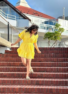 Khatron Ke Khiladi 13ના શૂટિંગ વચ્ચે યેલો ડ્રેસમાં કિલ્લર પોઝ આપતી જોવા મળી ઐશ્વર્યા શર્મા