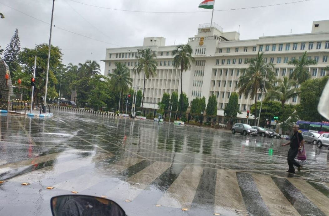 Mumbai Rains: મુંબઈમાં ધોધમાર વરસાદ, ગુજરાતીઓની મોટી વસતિવાળા અનેક વિસ્તારોમાં ભરાયા પાણી