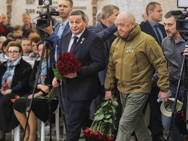 Who is Yevgeny Prigozhin: एक समय रूसी राष्ट्रपति पुतिन के दाएं हाथ के रूप में लोकप्रिय येवगेनी प्रिगोझिन ताजी बगावत को लेकर चर्चा में हैं. आइए जानते हैं विस्तार से उनके बारे में...