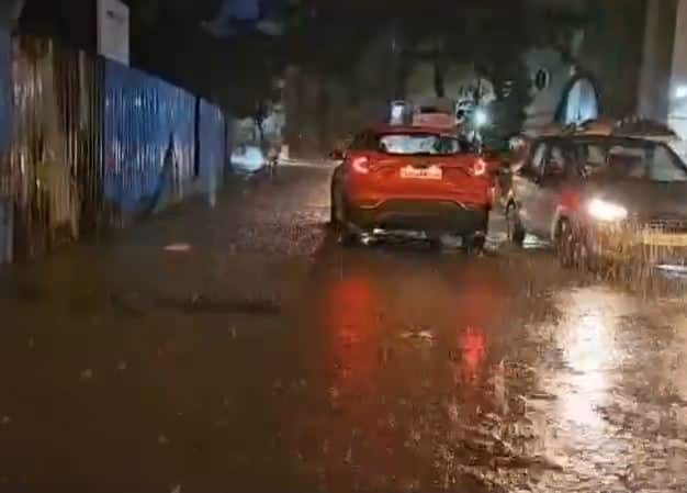 Maharashtra rain : राज्याच्या काही भागात जोरदार पाऊस झाला आहे. या पावसामुळं  मुंबईत सखल भागात पाणी साचल्यांन वाहतुकीवर परिणाम झाला आहे.