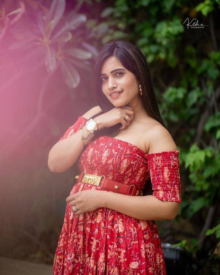 స్రవంతి చొక్కారపు అందమైన ఫోటోలు