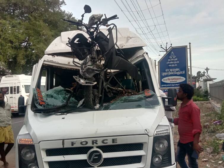 covai car accident car rams over bike and its stuck in opposite vechile cctv visuals Covai Accident: கார் மோதி வானில் பறந்த பைக்... மகனை அழைத்துச் சென்ற தந்தை உயிரிழப்பு - கோவையில் கோர விபத்து