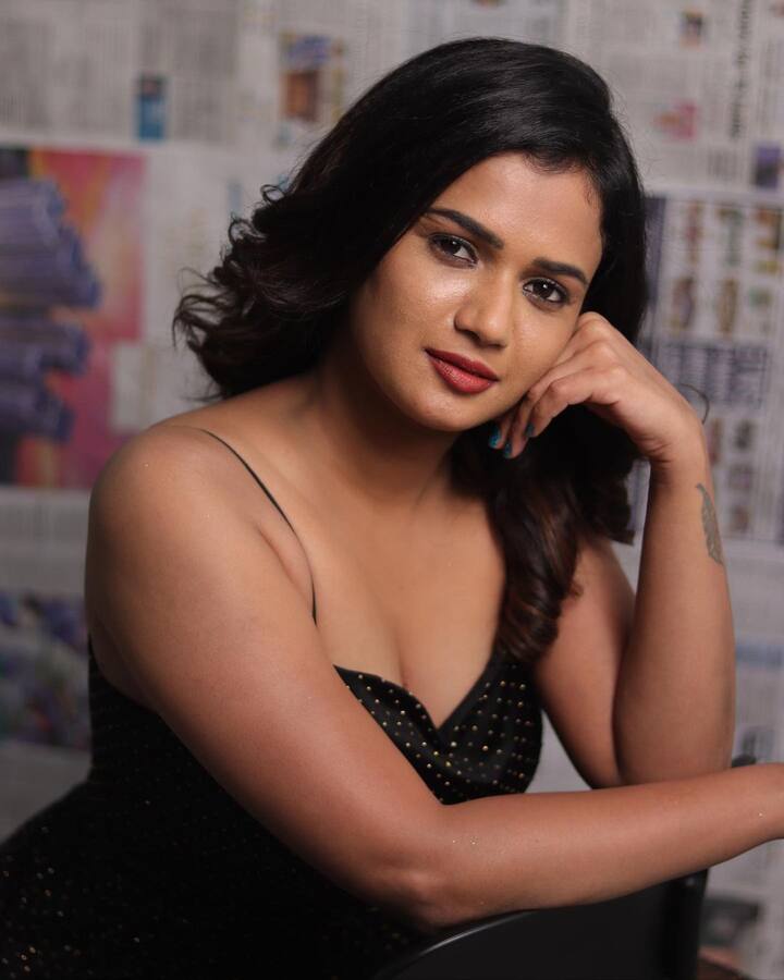 మెరుపుతీగలా కనిపించే అరియానా బొద్దుగా మారిపోతోంది. బుల్లితెర ఇలియానాగా పేరుతెచ్చుకుంది ఈ భామ.