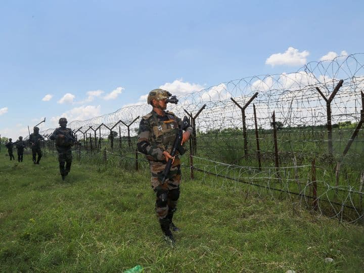 china helps pakistan build defence infrastructure along LoC says officials Border Row: कम नहीं हो रहीं चीन की चालबाजियां! LoC पर बुनियादी ढांचा बनाने में दे रहा पाकिस्तान का साथ