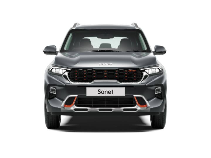 जुलाई में किआ अपनी सॉनेट के सीएनजी वर्जन को पेश कर सकती है और कीमत 11 लाख रुपये से 14 लाख रुपये के आस-पास देखने को मिल सकती है.