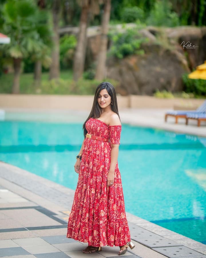 స్రవంతి చొక్కారపు అందమైన ఫోటోలు