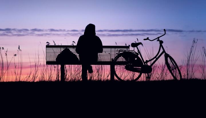 প্রচণ্ড ব্যস্ত জীবন, দিনভরের হইচইয়ের মধ্যে কোথাও কি মনে হয় তাল কাটছে? যদি অনুভূতিটা ক্ষণিকের না হয়ে নিয়মিত হতে থাকে,  তা হলে একটু সতর্ক হওয়া দরকার।