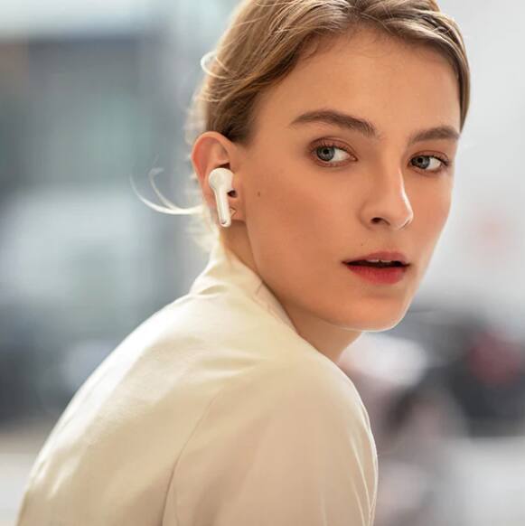 आज आम्ही तुम्हाला काही सर्वोत्तम wireless Earbuds सांगणार आहोत. आपण त्यांना  ऑनलाइन किंवा ऑफलाइन कसे खरेदी करू शकता. वायरलेस इयरबड्स खरेदी करताना,  सर्वात महत्त्वाच्या गोष्टी ज्या तुम्ही लक्षात ठेवाव्यात त्या म्हणजे ऑडिओ गुणवत्ता, बड्सची रचना  आणि बॅटरी.