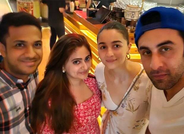 Alia Bhatt-Ranbir Kapoor shared pictures from Dubai vacation, selfie with fans went viral Alia Bhatt-Ranbir Kapoorએ દુબઈ વેકેશનની તસવીરો કરી શેર, ચાહકો સાથેની સેલ્ફી થઈ વાયરલ
