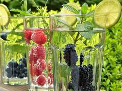 Detox Water : டிடாக்ஸ் தண்ணீர் கேள்விப்பட்டிருக்கீங்களா? இதைக் கொஞ்சம் படிங்க பாஸ்..