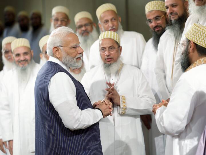 अल-हकीम मस्जिद का जीर्णोद्धार बोहरा समुदाय ने किया गया था और 1980 में यह एक नए रूप में लोगों के सामने आई.