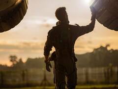 ऋतिक रोशन ने शेयर किया 'फाइटर' का पहला लुक, कैप्शन में बताई फिल्म की रिलीज डेट