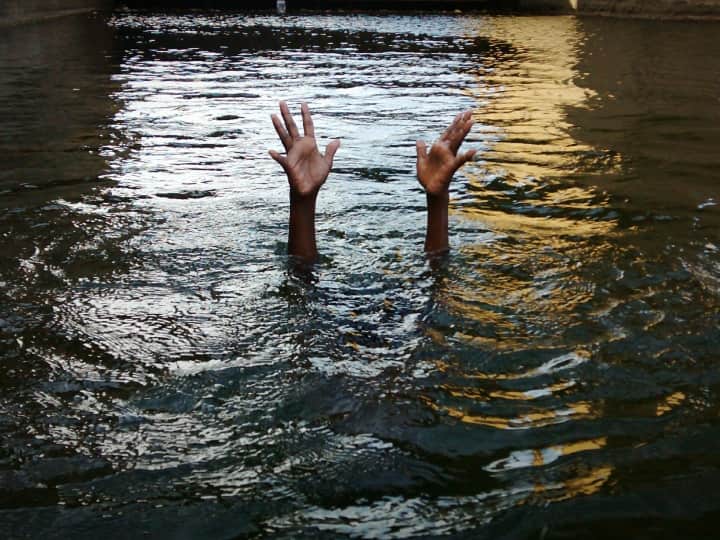 Muzaffarnagar Three children died due to drowning in a pit filled with water during bath UP News: मुजफ्फरनगर में पानी से भरे गड्ढे में डूबने से तीन बच्चों की मौत, नहाने के दौरान हुआ हादसा