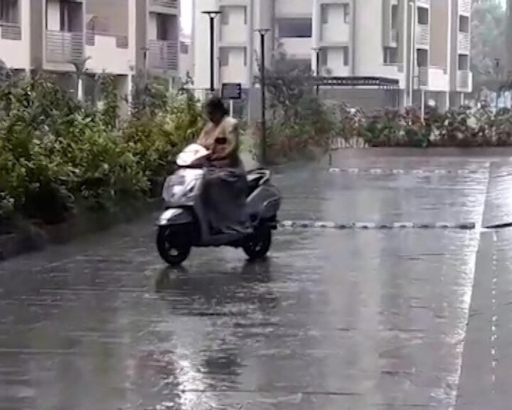 Ahmedabad Rains: અમદાવાદમાં વરસાદનું આગમન, નાગરિકોને ગરમીથી મળી રાહત