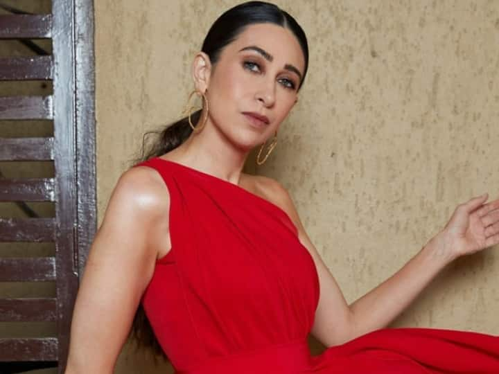 Karisma Kapoor House Inside Pics: करिश्मा कपूर का घर मुंबई के खार इलाके में है. उनका ड्रीम हाउस बाहर से जितना अच्छा दिखता है, अंदर से भी उतना ही खूबसूरत है. चलिए देखते हैं उनके घर की इनसाइड तस्वीरें.