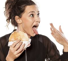 जीभ भाजल्यावर करु शकता 'हे' घरगुती उपाय