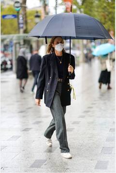 Fashion Tips For Rainy Season : पावसाळ्यातही करा हटके फॅशन , 'हे' कपडे बनवतील तुमचा लुक परफेक्ट