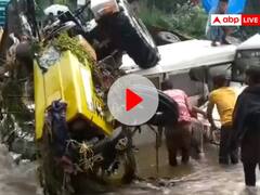 कुल्लू में बारिश ने मचाई तबाही, तिनके की तरह बह गए कई वाहन