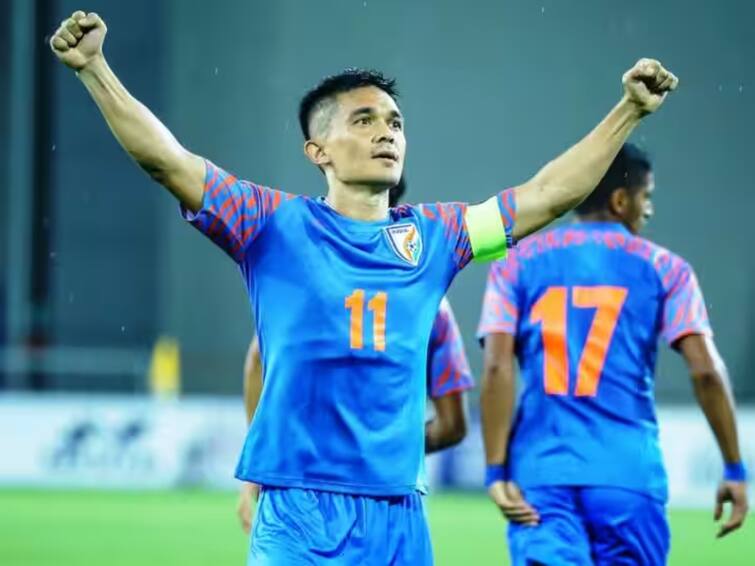 indian football team captain sunil chhetri scores 91st international goal here know latest sports news Sunil Chhetri: சர்வதேச அளவில் 91-வது கோல்.. உலக அளவில் 4-வது இடம்.. தனித்துவ சாதனையை படைத்த சுனில் சேத்ரி!