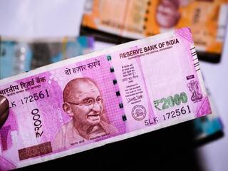 ரூ. 2000 நோட்டுகள் செல்லாதவையாக அறிவிக்கப்படுமா? - ரிசர்வ் வங்கி ஆளுநர் பதில்..!