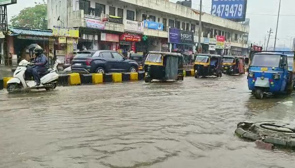 Valsad Rain: ઉમરગામમાં મેઘરાજાની તોફાની બેટીંગ, 5 ઈંચથી વધુ વરસાદ ખાબકતા અનેક વિસ્તારોમાં ભરાયા પાણી