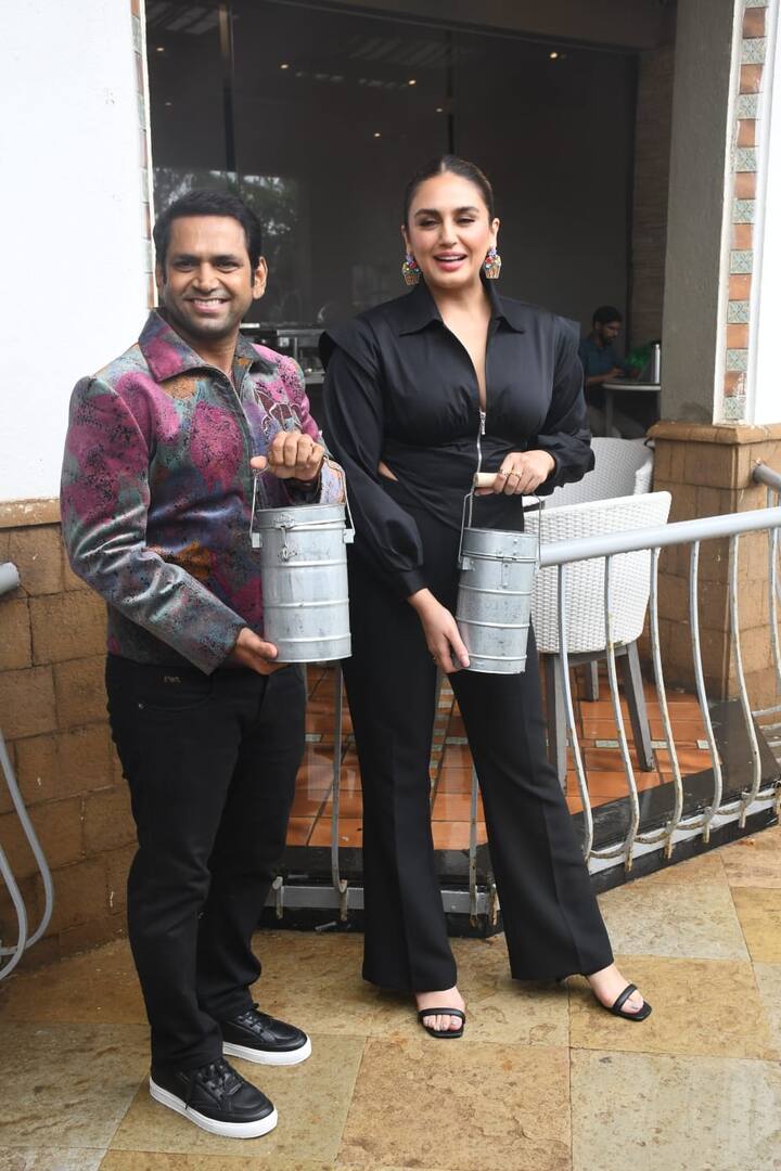 Huma Qureshi and Sharib Hashmi stepped out for promoting 'Tarla' amid Mumbai rains. The actors were seen carrying dabbas as they posed for the paparazzi.