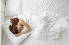 Health Tips : दुपारच्या झोपेचे 'हे' आहेत फायदे घ्या जाणून