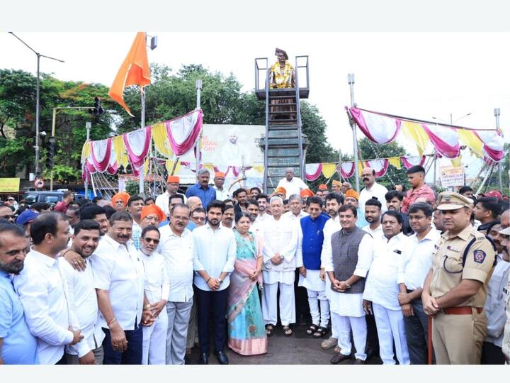 राजर्षी छत्रपती शाहू महाराजांना जयंतीदिनी कोल्हापुरात विविध उपक्रमातून अभिवादन करण्यात आले.  कसबा बावडा येथील शाहू जन्मस्थळावर तसेच दसरा चौकात राजर्षी छत्रपती शाहू महाराजांना अभिवादन करण्यात आले.