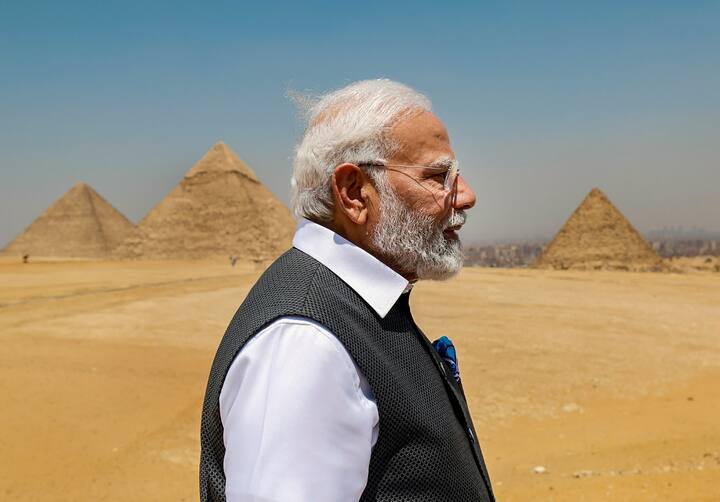 पंतप्रधान मोदी आधी अमेरिका दौऱ्यावर गेले होते. तिथून ते इजिप्तच्या दौऱ्यावर गेले. आपला इजिप्त दौरा आटपून मोदी मध्यरात्री मायदेशी परतले.