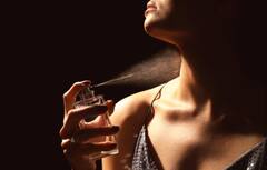 Lifestyle: परफ्युमचा सुगंध अधिक काळ टिकवायचाय? मग फॉलो करा 'या' टिप्स