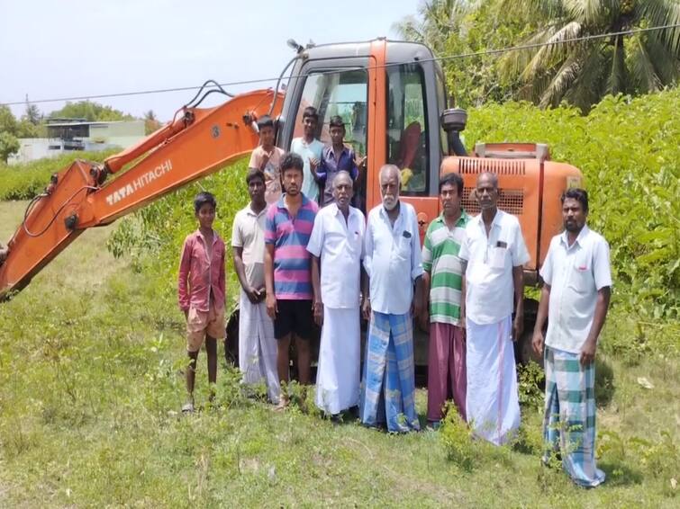 Mayiladuthurai Farmers are dissatisfied with the drilling process in Sirkazhi TNN Mayiladuthurai: ‘ஆற்றை நல்லா தூர்வாருராங்கய பேருக்கு’ - சீர்காழி விவசாயிகள் விரக்தி