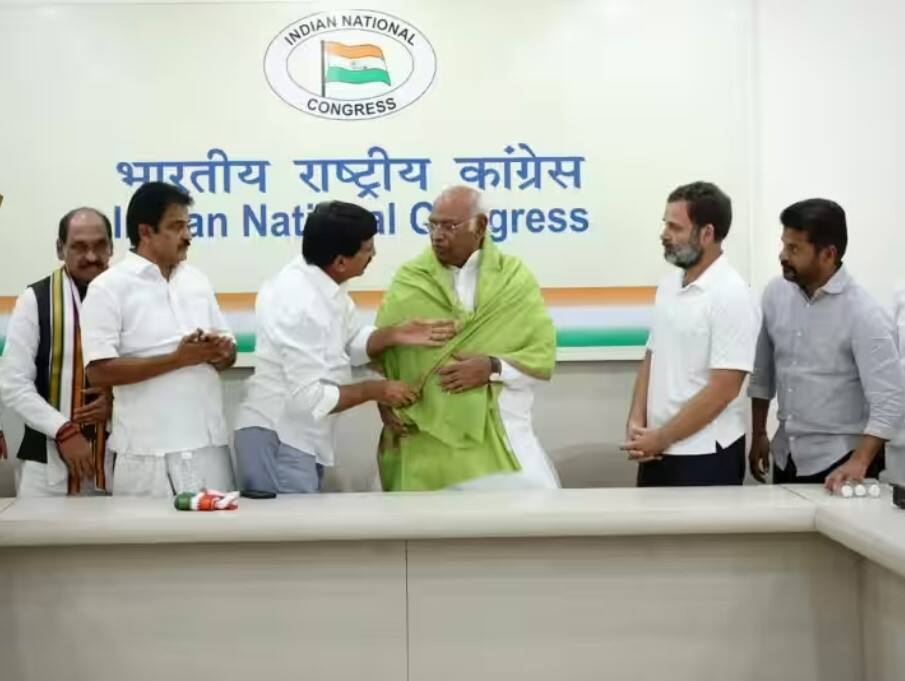 તેલંગાણામાં મુખ્યમંત્રી KCRની પાર્ટીને લાગ્યો મોટો ઝટકો, 10 નેતાઓ કૉંગ્રેસમાં સામેલ former mp ponguleti srinivasreddy and other telangana leaders joins congress in presence of rahul gandhi તેલંગાણામાં મુખ્યમંત્રી KCRની પાર્ટીને લાગ્યો મોટો ઝટકો, 10 નેતાઓ કૉંગ્રેસમાં સામેલ