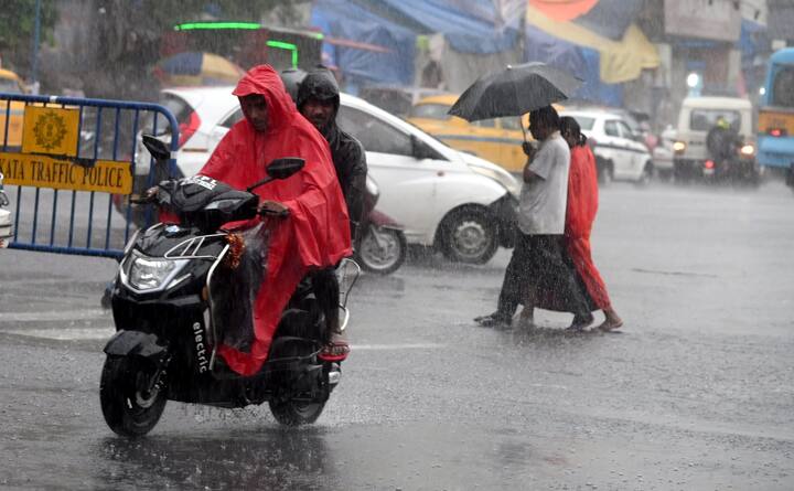আবহাওয়া দফতরের পূর্বাভাস, বৃষ্টি হবে প্রায় সব জেলাতে। ২৪ থেকে ৪৮ ঘন্টার মধ্যে উপকূল ও সংলগ্ন জেলাগুলিতে বিক্ষিপ্তভাবে ভারী বৃষ্টিপাতের সম্ভাবনা রয়েছে ।