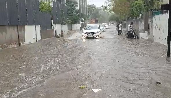 Ahmedabad Rain: અમદાવાદમાં જળબંબાકાર,  અનેક વિસ્તારોમાં ભરાયા પાણી, પ્રિમોન્સૂન પ્લાનનો સત્યાનાશ  