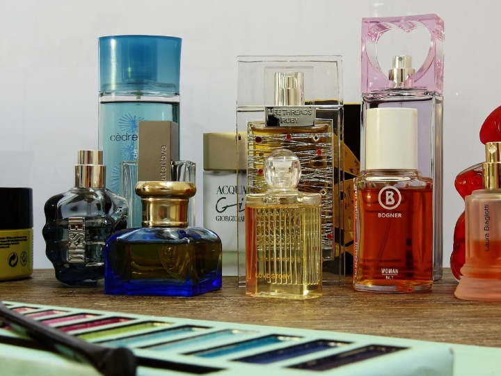 ये हैं वो तरीके, जिनसे लंबे समय तक टिकती है परफ्यूम की खुशबू...