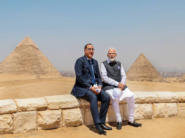 PM Modi Egypt Visit: पंतप्रधान नरेंद्र मोदी अमेरिका आणि इजिप्त दौऱ्यावरुन परतले आहेत. आपल्या परदेश दौऱ्यादरम्यान मोदींनी दोन्ही देशांमधील अनेक ऐतिहास स्थळांना भेट दिली.