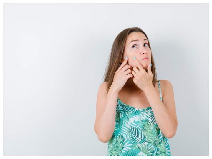 reason behind itchy cheeks and how it can be cured मॉनसून में क्यों बढ़ जाती है गालों पर खुजली होने की समस्या, जाने क्या है इसका कारण