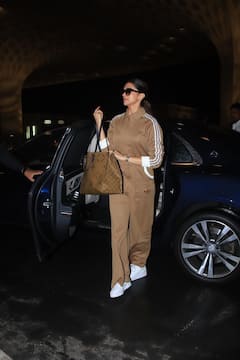 बेज कलर के ट्रैक सूट पर ब्लैक सनग्लासेस लगाए एयरपोर्ट पर स्पॉट हुईं Deepika Padukone, एक्ट्रेस की सादगी ने फिर किया इम्प्रेस
