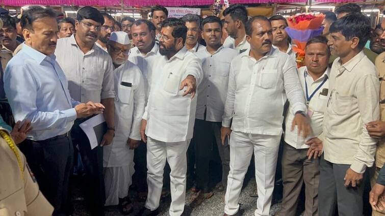CM Eknath Shinde visit pandharpur  Chief Minister reprimanded the District Collector and senior officers  Ashadhi Wari CM Eknath Shinde: वारकऱ्यांना सोयी-सुविधा पुरवण्यात हलगर्जीपणा नको, मुख्यमंत्र्यांनी जिल्हाधिकाऱ्यांसह वरिष्ठ अधिकाऱ्यांना खडसावलं