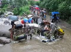 India Monsoon: पावसाचा धुमाकूळ! दिल्ली-मुंबई जलमय, हिमाचलमध्ये भूस्खलन; पाहा फोटो