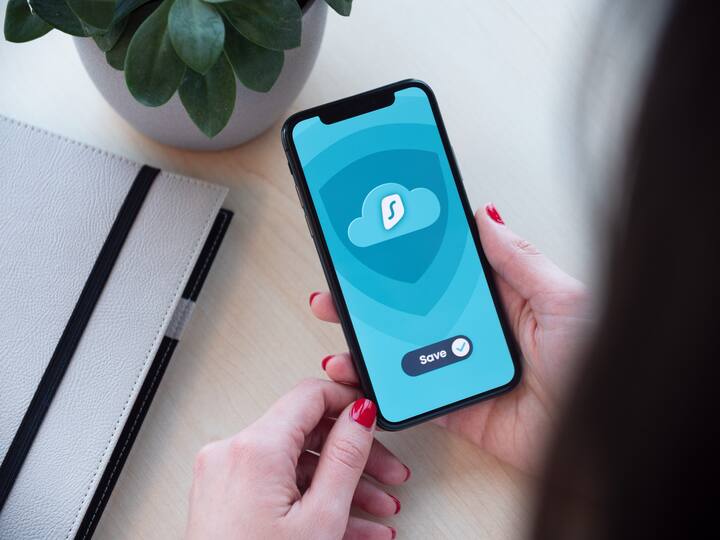 এই ভিপিএন- এর মাধ্যমে একাধিক সুবিধা পান ব্যবহারকারীরা। বিশেষ করে সুরক্ষিত থাকে ইউজারদের ডিভাইস এবং সেখানে সংরক্ষিত ডেটা।