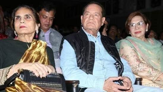 ਸਲੀਮ ਖਾਨ ਦੇ ਆਪਣੇ ਪਹਿਲੇ ਵਿਆਹ ਤੋਂ ਸਲਮਾਨ ਖਾਨ, ਅਰਬਾਜ਼ ਖਾਨ, ਸੁਹੇਲ ਖਾਨ ਅਤੇ ਬੇਟੀ ਅਲਵੀਰਾ ਖਾਨ ਹਨ, ਜਦੋਂ ਕਿ ਉਨ੍ਹਾਂ ਨੇ ਆਪਣੀ ਦੂਜੀ ਪਤਨੀ ਹੈਲਨ ਨਾਲ ਮਿਲ ਕੇ ਬੇਟੀ ਅਰਪਿਤਾ ਨੂੰ ਗੋਦ ਲਿਆ ਹੈ। ਸਾਰਾ ਪਰਿਵਾਰ ਇਕੱਠੇ ਰਹਿੰਦਾ ਹੈ।