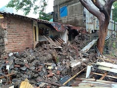 Thane Wall Collapse : ठाण्याच्या वर्तकनगरमध्ये 40 फूट उंच भिंत कोसळली , सुदैवाने कोणतीही दुखापत नाही