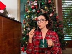 बेहद खूबसूरत है Karisma Kapoor का ड्रीम हाउस, वुडन इंटीरियर के साथ व्हाइट कॉन्ट्रास्ट देता है एक्ट्रेस के आशियाने को क्लासी लुक, देखें तस्वीरें