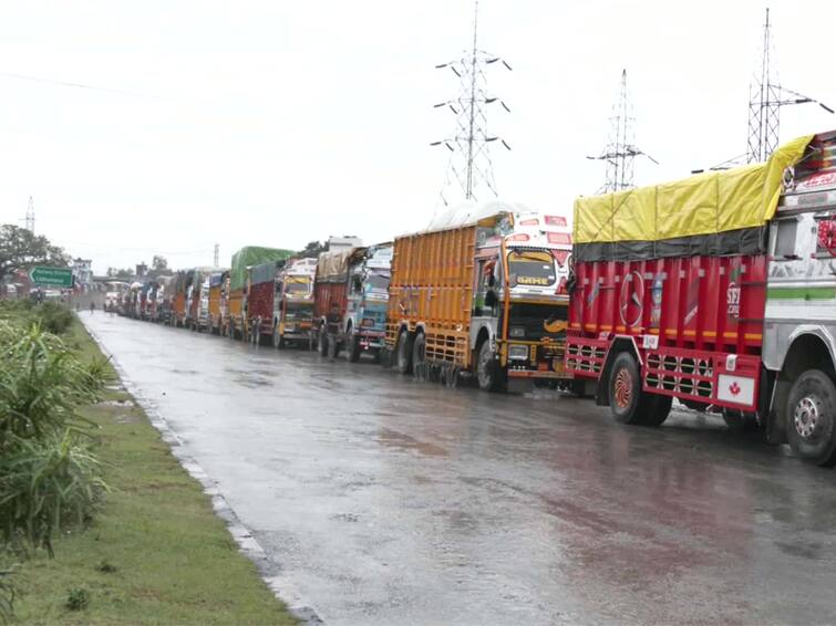 Jammu Srinagar national highway blocked after landslides due to heavy rainfall J&K: Rain Lashes Several Districts, Jammu-Srinagar National Highway Blocked Due To Landslide — Top Points