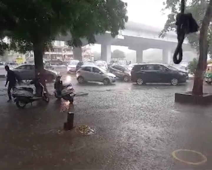 Ahmedabad Rains: અમદાવાદમાં વરસાદનું આગમન, નાગરિકોને ગરમીથી મળી રાહત